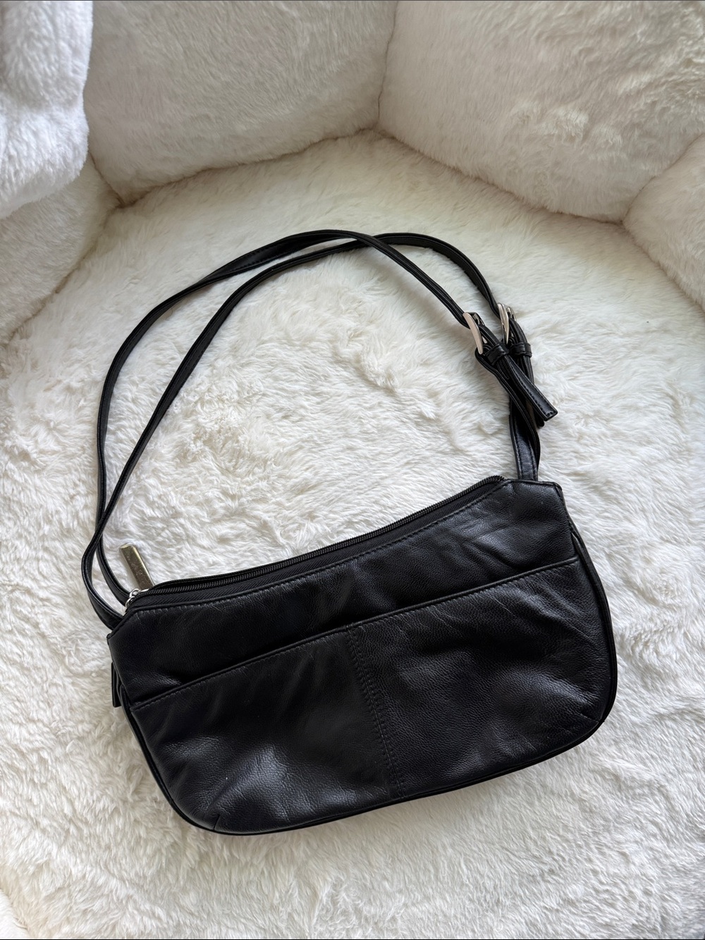 Vintage Newport News black leather shoulder bag 2 adjustable straps